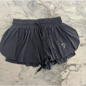 Keikiona Shorts. Grey. Size Small.